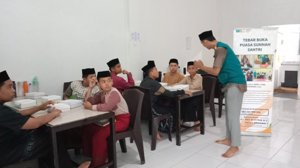 WIZ Sinjai Tebar Ifthor Puasa Sunnah untuk Santri Penghafal Qur’an di Ponpes Al-Madani